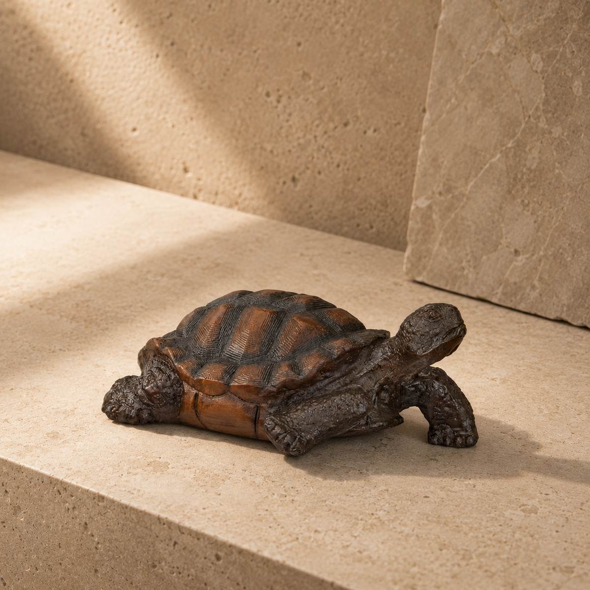Sculpture en bronze patiné représentant une tortue terrestre