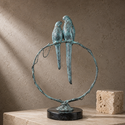 Sculpture en bronze patiné vert-de-gris couple de perroquets