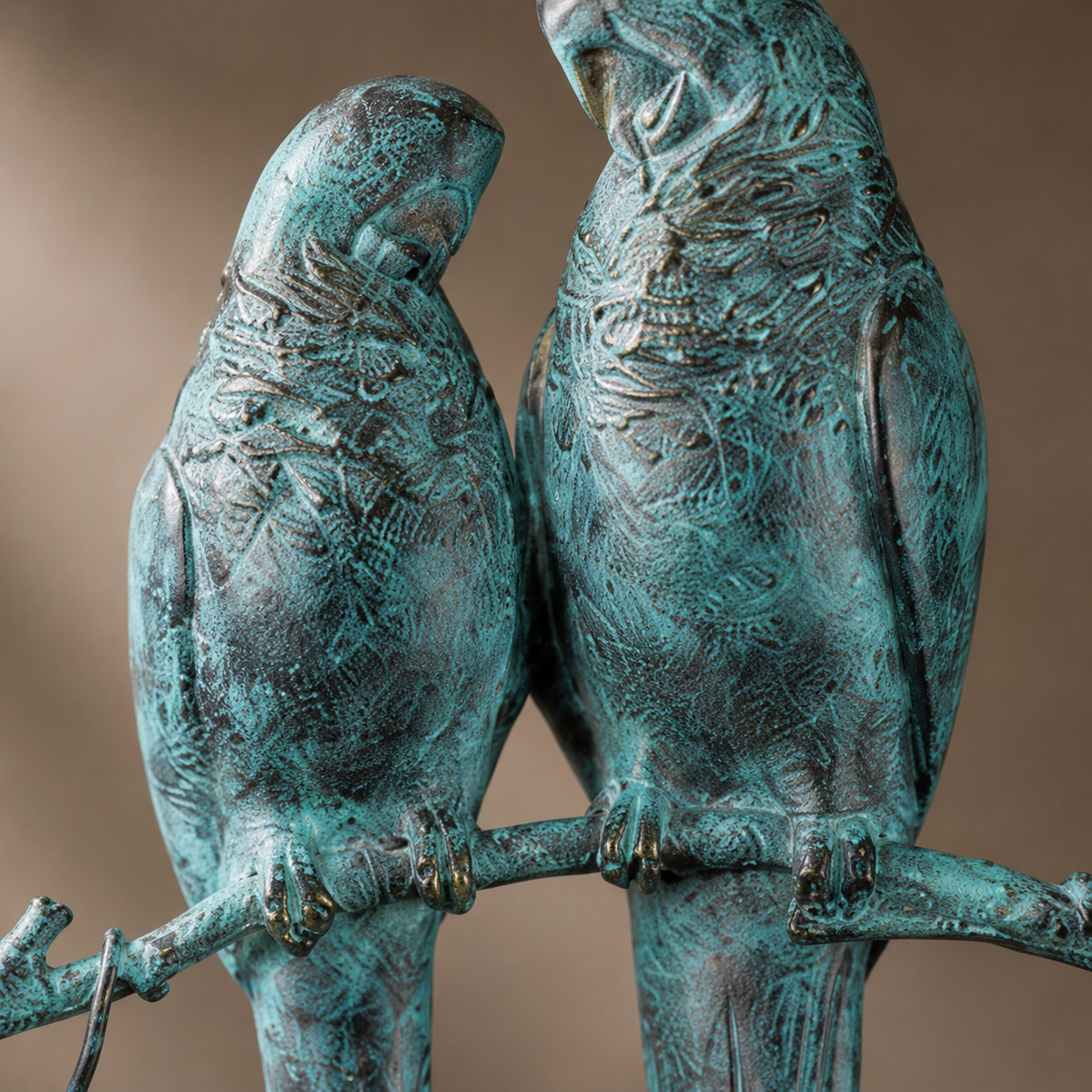Sculpture en bronze patiné vert-de-gris couple de perroquets, vue 4