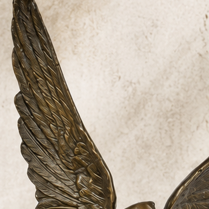 Sculpture en bronze patiné, victoire ailée à l'épée, vue 4