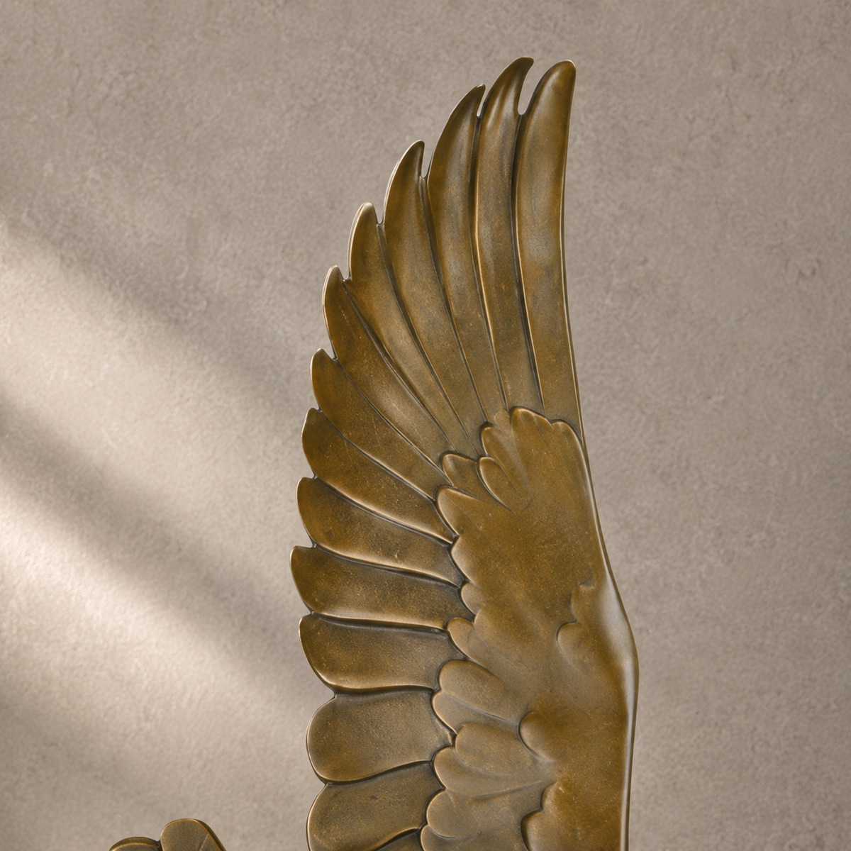 Sculpture en bronze, pigeon en vol sur socle en marbre, vue 3