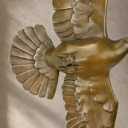 Sculpture en bronze, pigeon en vol sur socle en marbre, vue 4