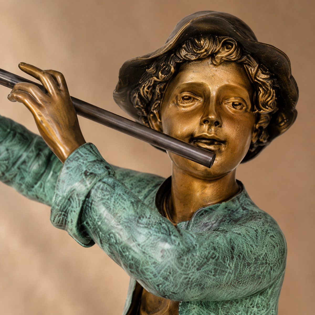 Sculpture en bronze polychrome jeune flûtiste pieds nus, vue 7