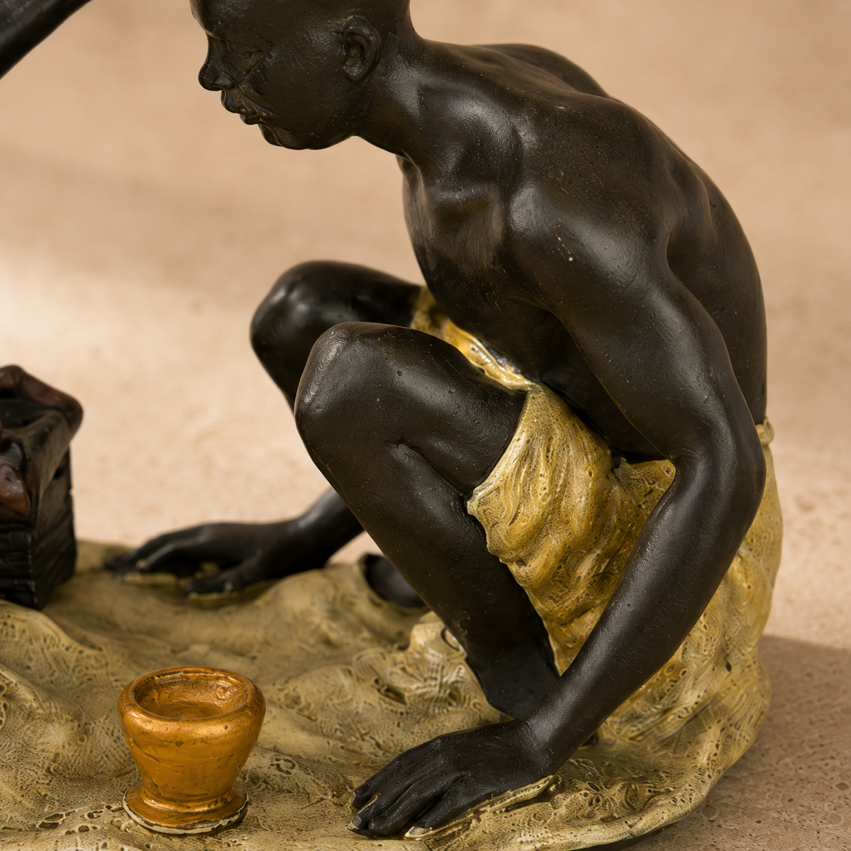 Sculpture en bronze polychrome, scène de barbier oriental, vue 5