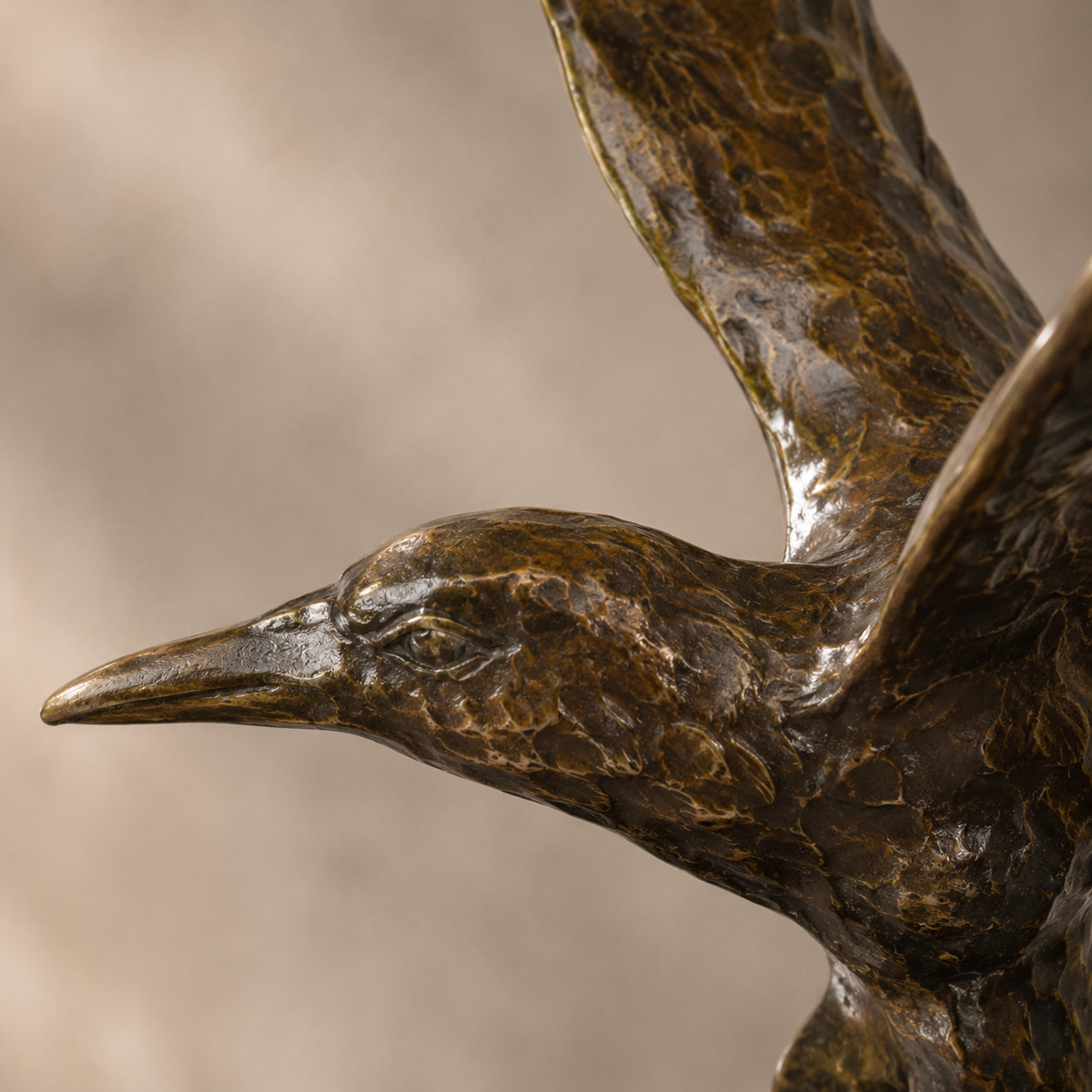 Sculpture en bronze trio d'oies sauvages en vol, vue 2