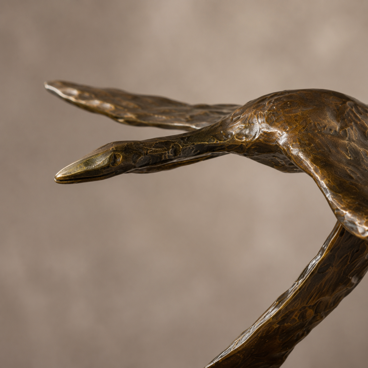 Sculpture en bronze trio d'oies sauvages en vol, vue 3