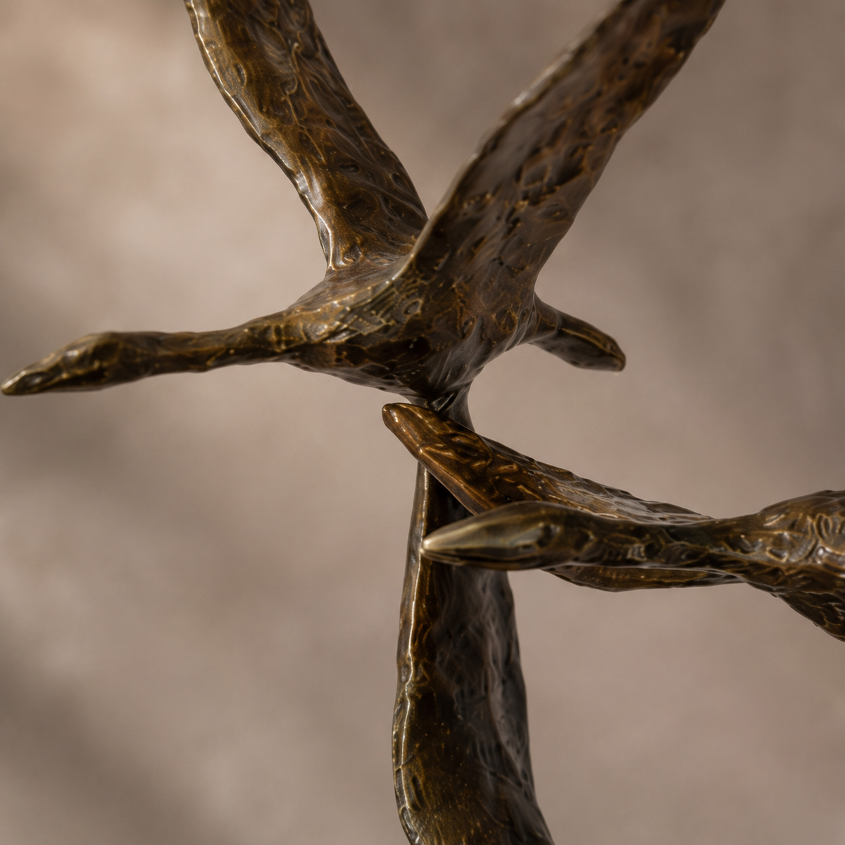 Sculpture en bronze trio d'oies sauvages en vol, vue 5