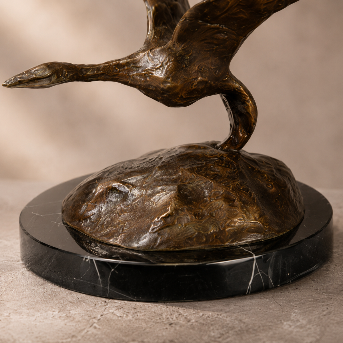 Sculpture en bronze trio d'oies sauvages en vol, vue 6
