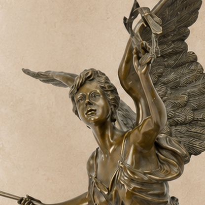 Sculpture en bronze Victoire ailée à la trompette sur socle, vue 2