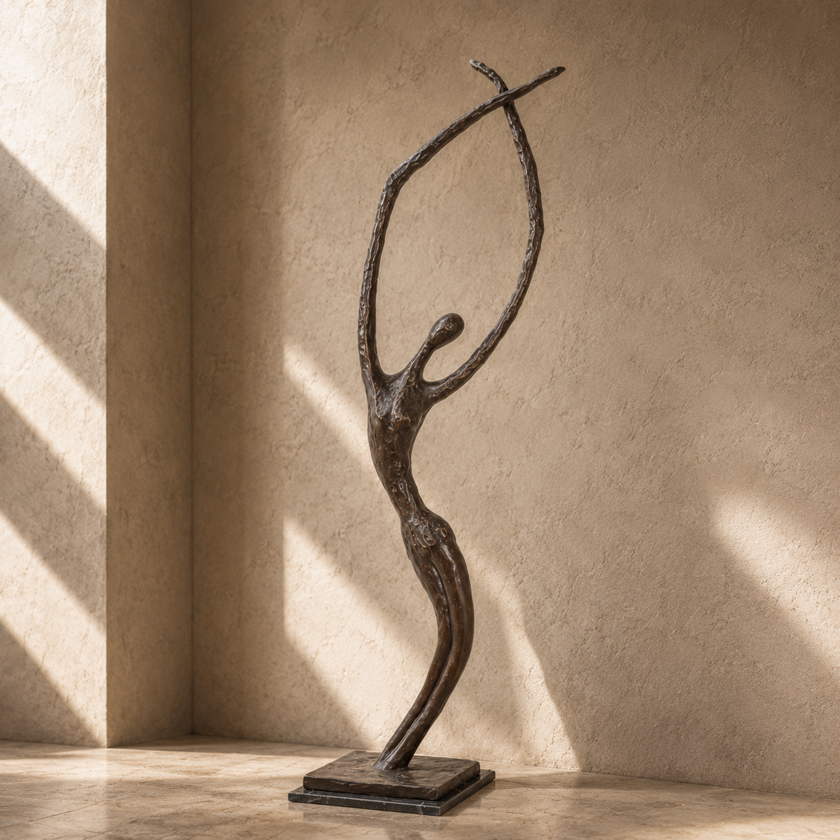Sculpture en laiton doré, grue élancée col tendu