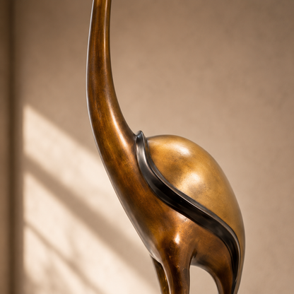Sculpture en laiton doré, grue élancée col tendu, vue 3