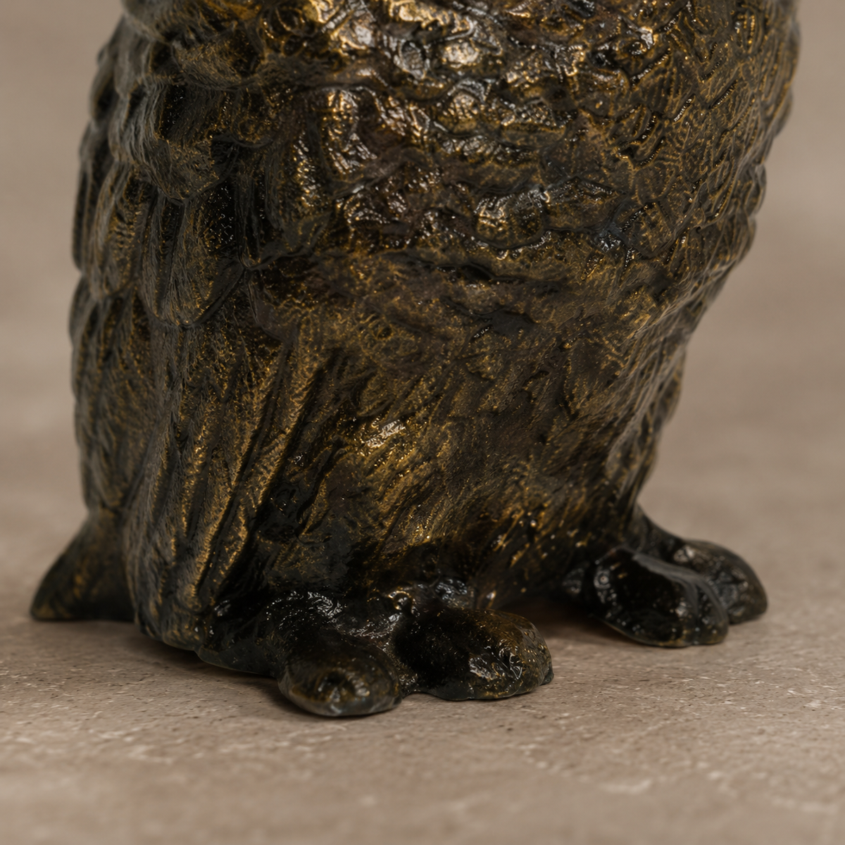 Sculpture hibou grand-duc en bronze patiné brun-doré, vue 5