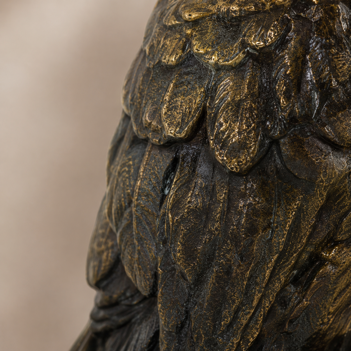 Sculpture hibou grand-duc en bronze patiné brun-doré, vue 7