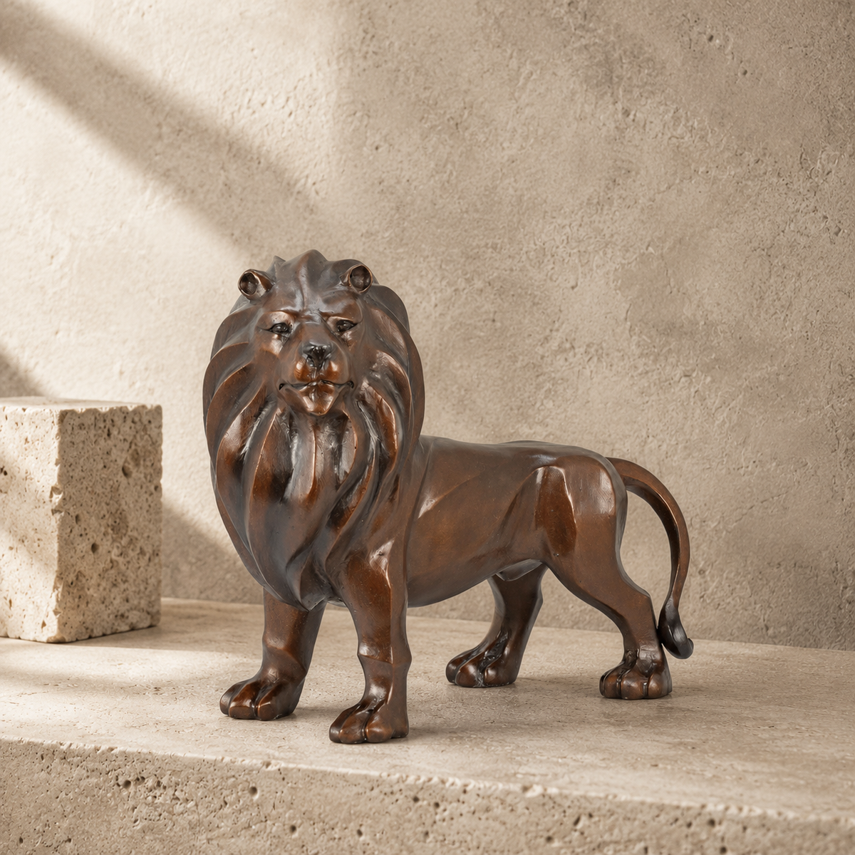 Sculpture lion debout en bronze patiné brun style Art Déco