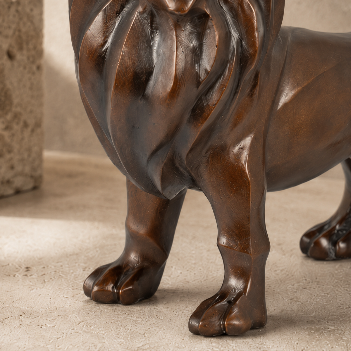 Sculpture lion debout en bronze patiné brun style Art Déco, vue 4