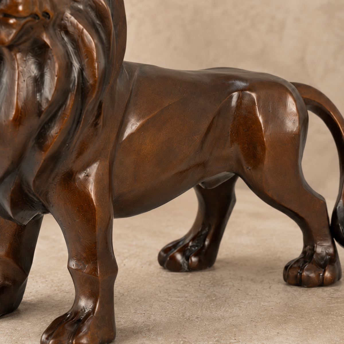 Sculpture lion debout en bronze patiné brun style Art Déco, vue 5