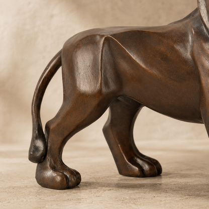 Sculpture lion majestueux en bronze à patine brune, vue 6