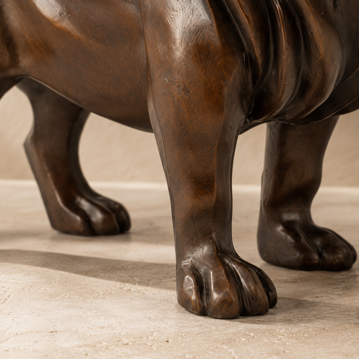 Sculpture lion majestueux en bronze à patine brune, vue 7