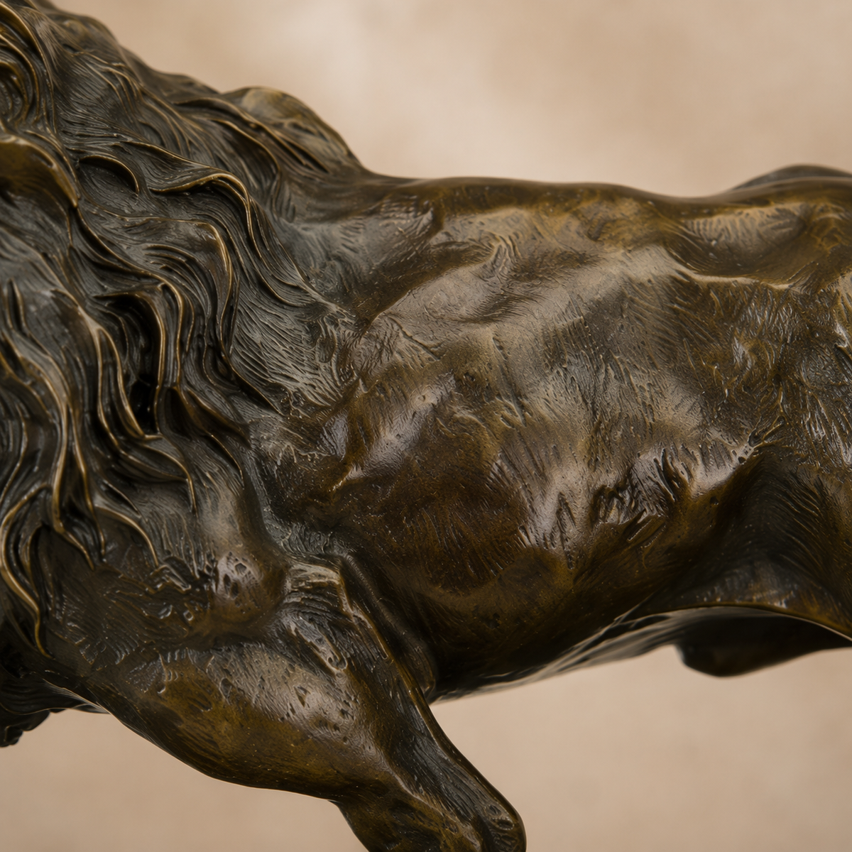 Sculpture lion rugissant en bronze à patine brune, vue 5