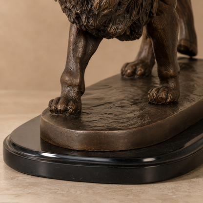 Sculpture lion rugissant en bronze patiné sur socle marbre, vue 7