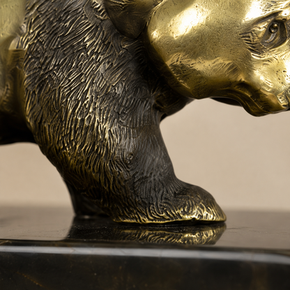 Sculpture panda en bronze doré sur socle marbre veiné, vue 4
