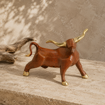 Sculpture taureau en bronze à patine brune et dorée