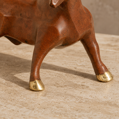 Sculpture taureau en bronze à patine brune et dorée, vue 5