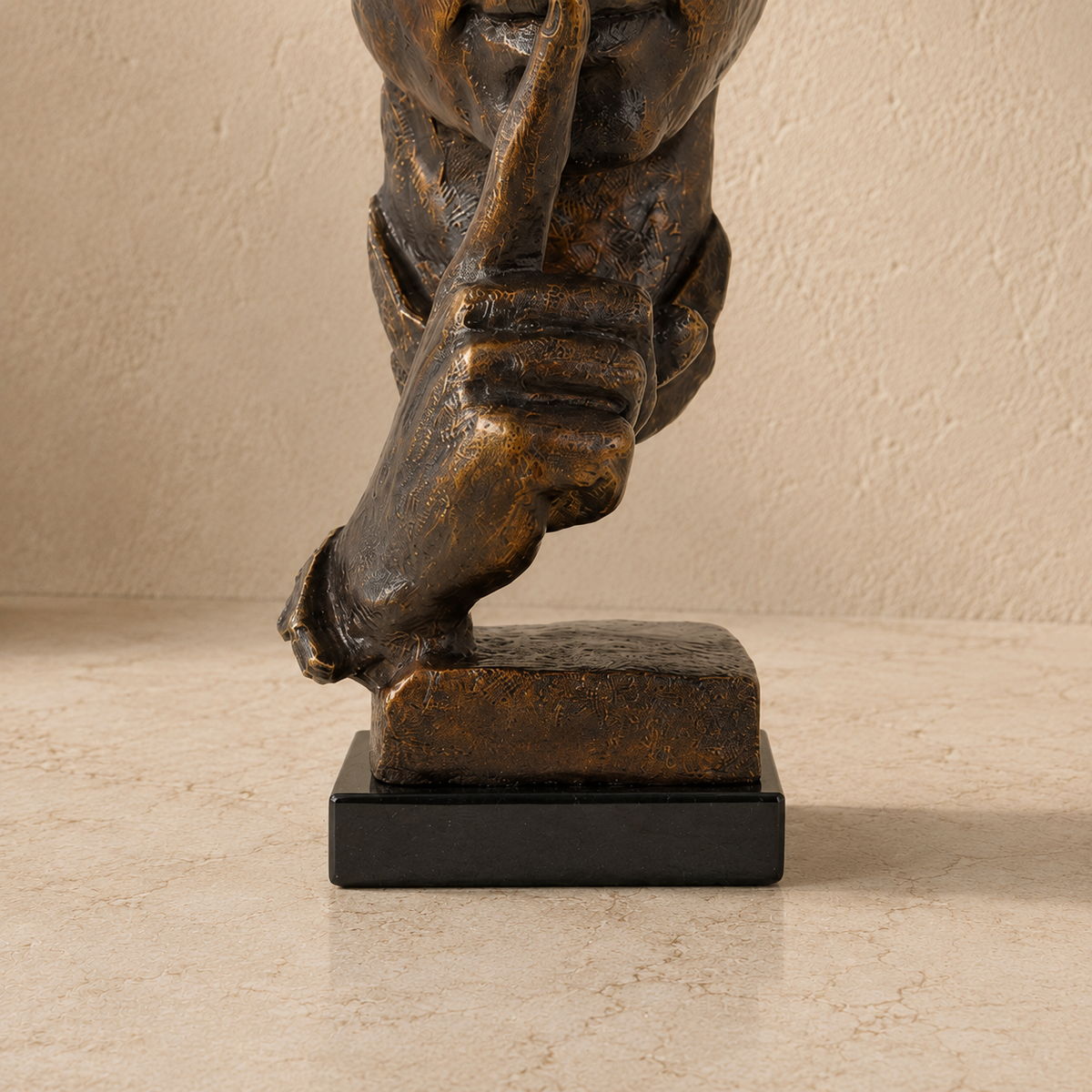 Sculpture visage Le Silence, patine bronze doré, vue 7