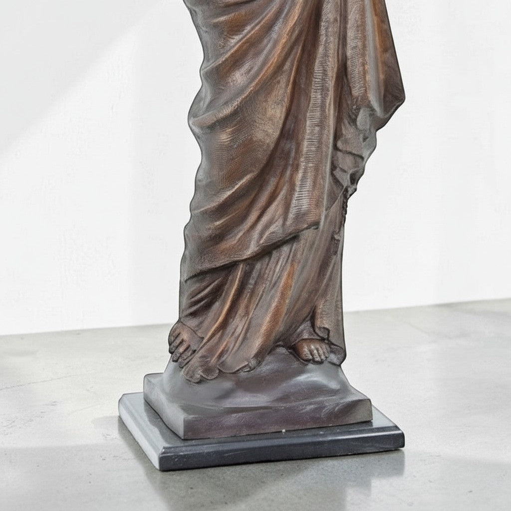 Statue en bronze du Christ bénissant sur socle en marbre, vue 3
