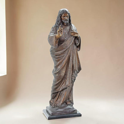 Statue en bronze du Christ bénissant sur socle en marbre, vue 4