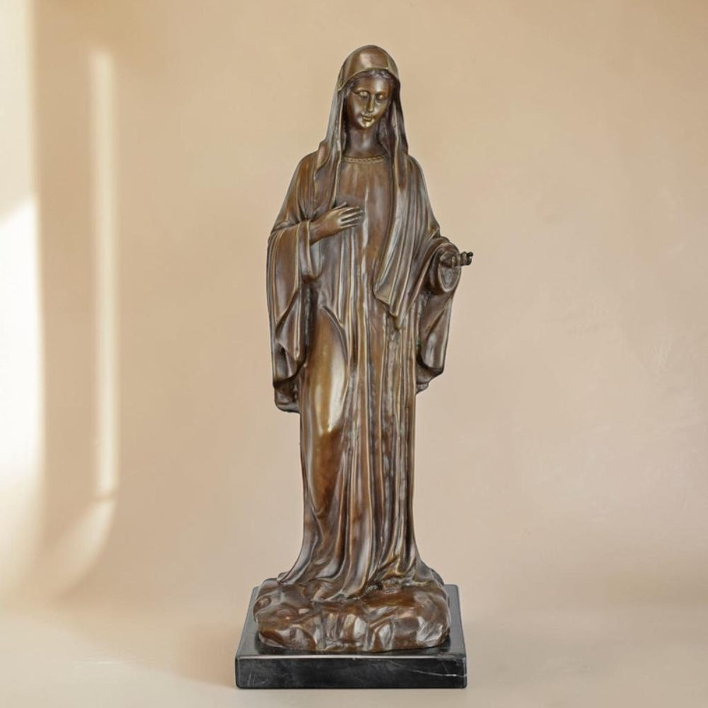 Statue en bronze Vierge Marie sur socle en marbre noir, vue 4