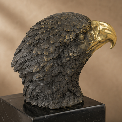 Tête d'aigle en bronze bicolore sur socle en marbre noir, vue 4