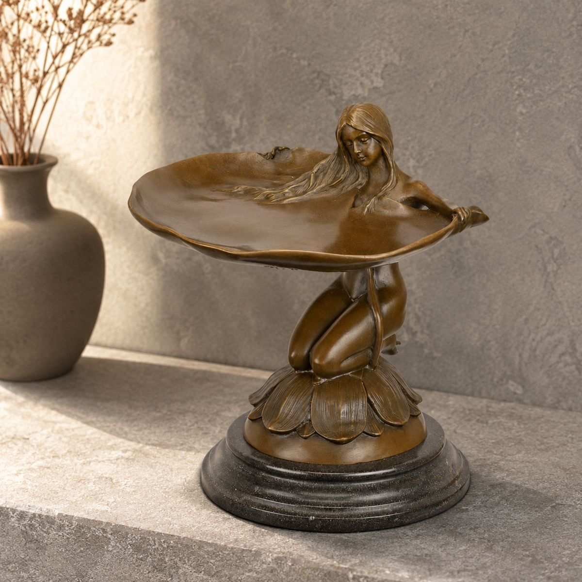 Vide-poche Art Nouveau en bronze, nymphe au nénuphar