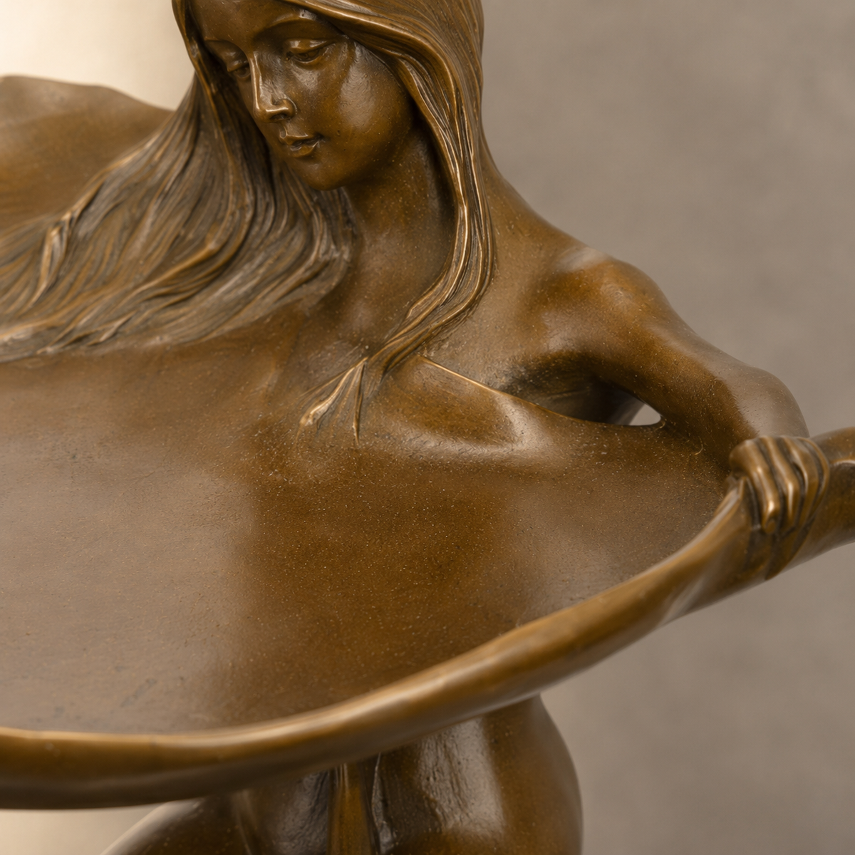 Vide-poche Art Nouveau en bronze, nymphe au nénuphar, vue 3