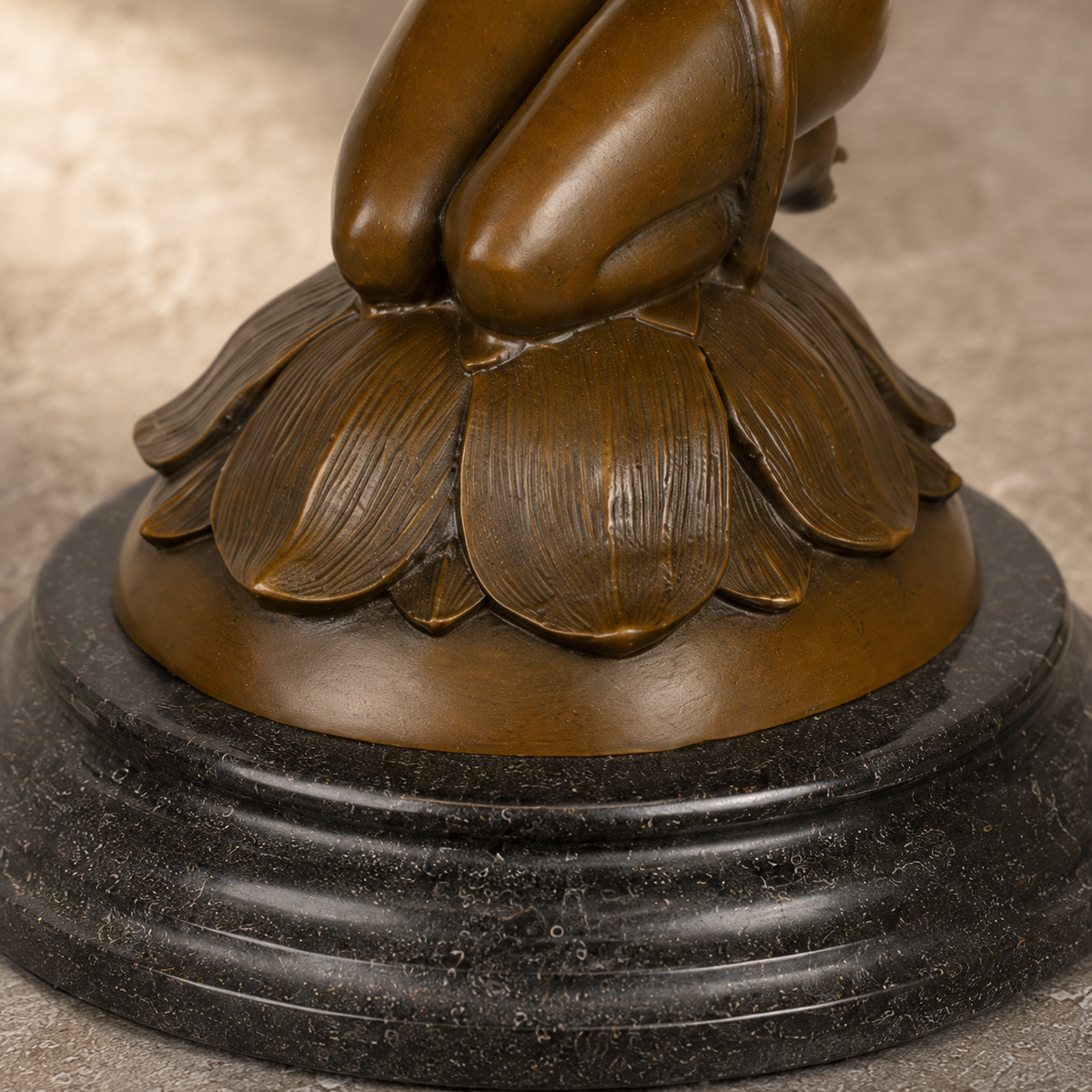 Vide-poche Art Nouveau en bronze, nymphe au nénuphar, vue 6